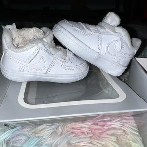 whine Nike force 1 crib